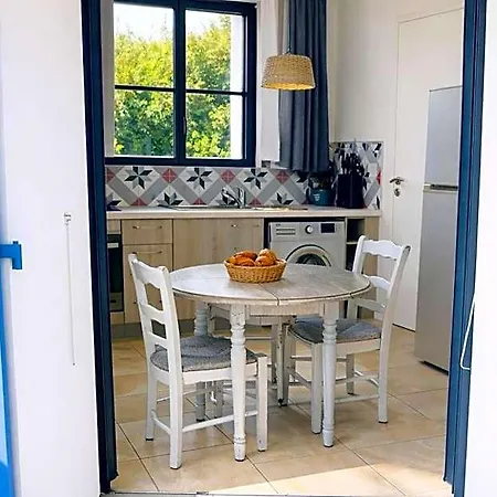 Hotel Clos Des Aigrettes -appartements A 30m Du Port De La Cotiniere , Ile D Oleron -commerces Et Plages A Pied 4*